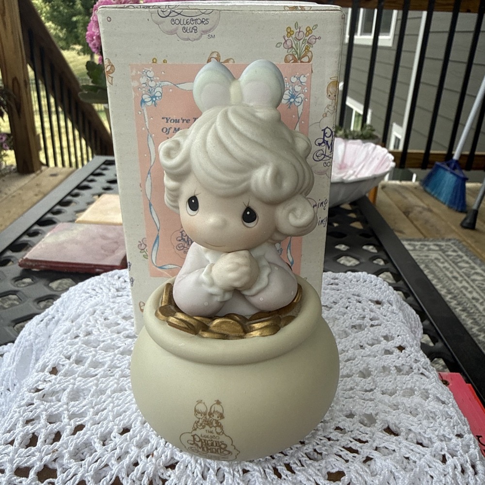Precious Moments "You're the End of my Rainbow" 1994 Symbol of Membership C0014